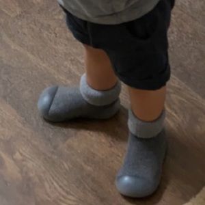 2Tinny Feet~ gray non-slip baby shoe/sock